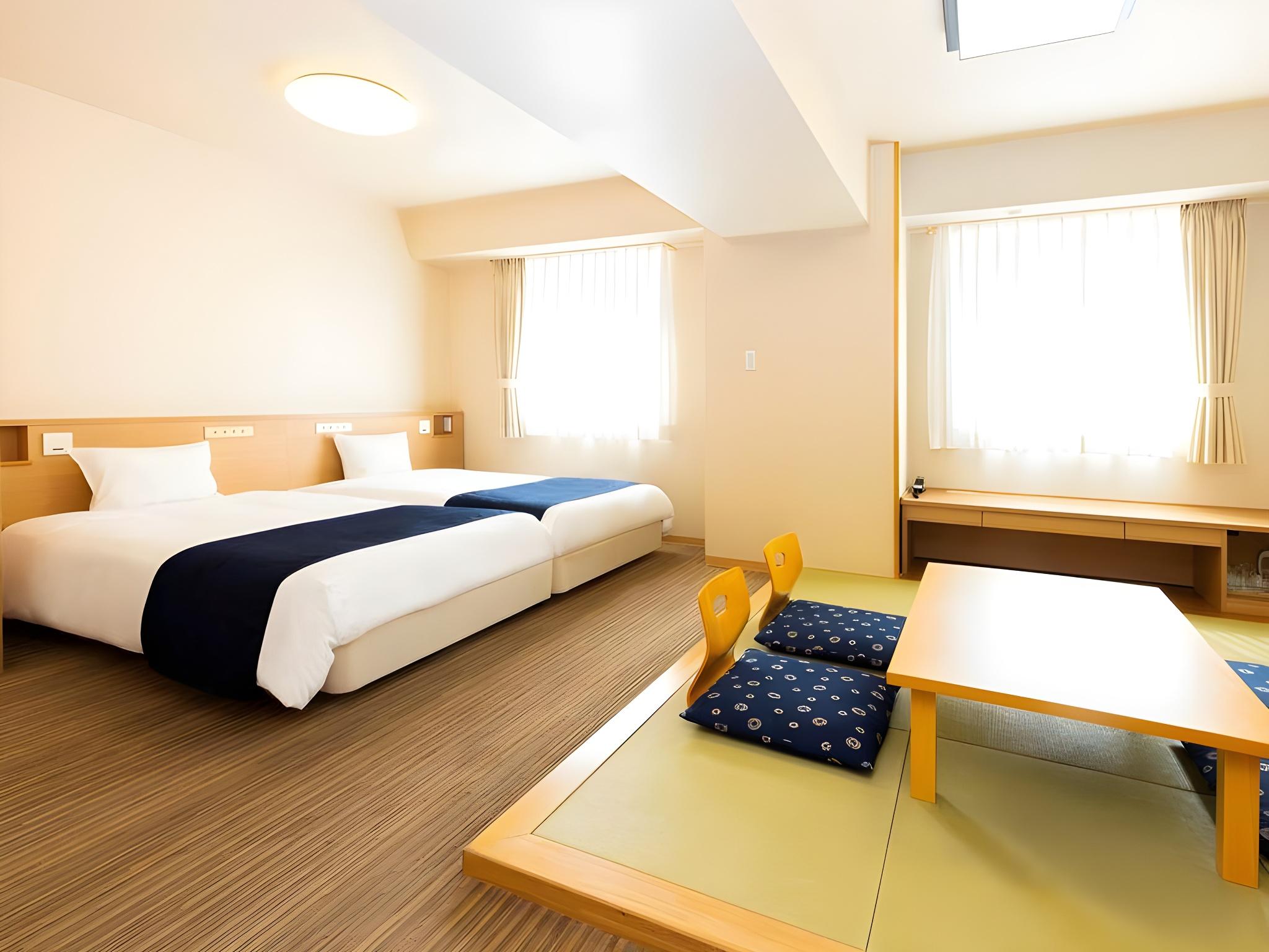 Japanese Western, Twin Beds
