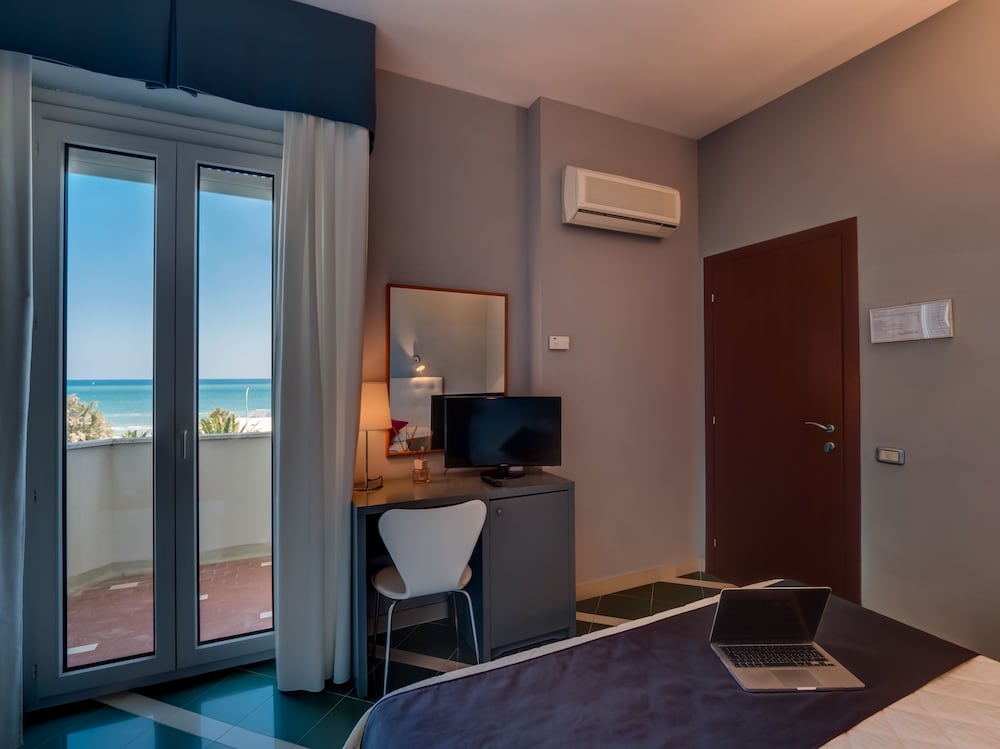 HOTEL METROPOL 45/45