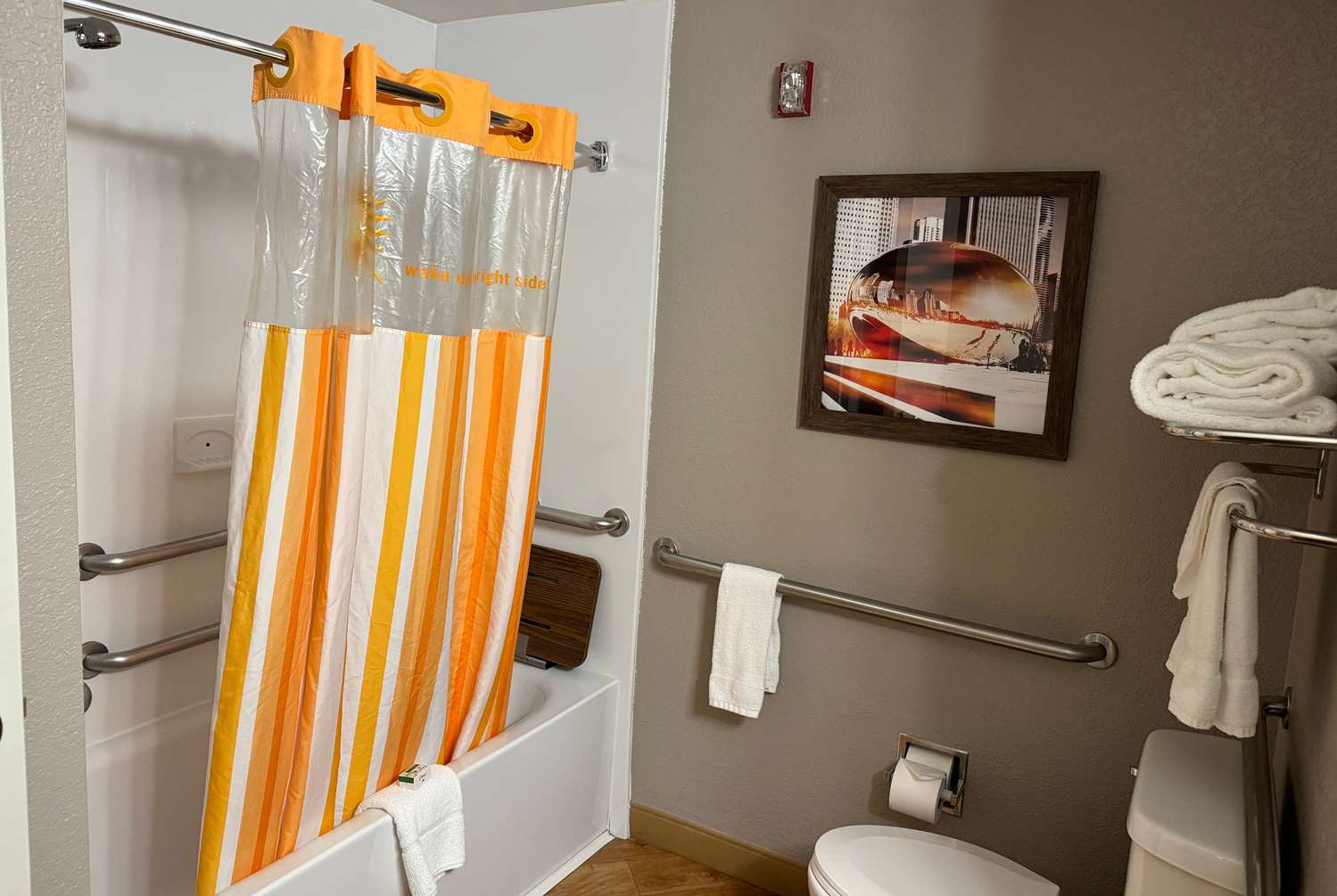 La Quinta Inn & Suites by Wyndham Bannockburn-Deerfield 56/56