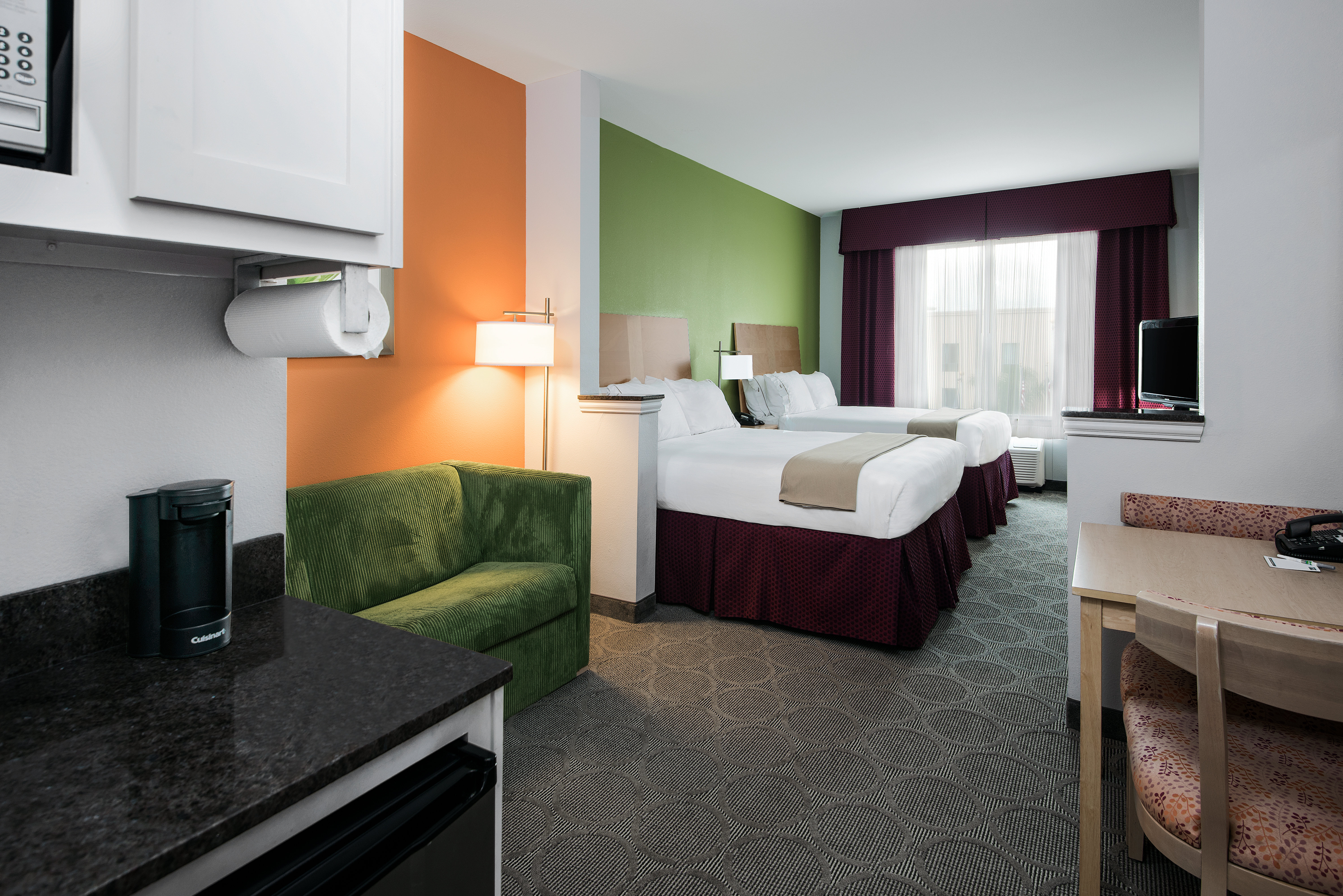 Holiday Inn Express Suites Clute Lake Jackson 25/63