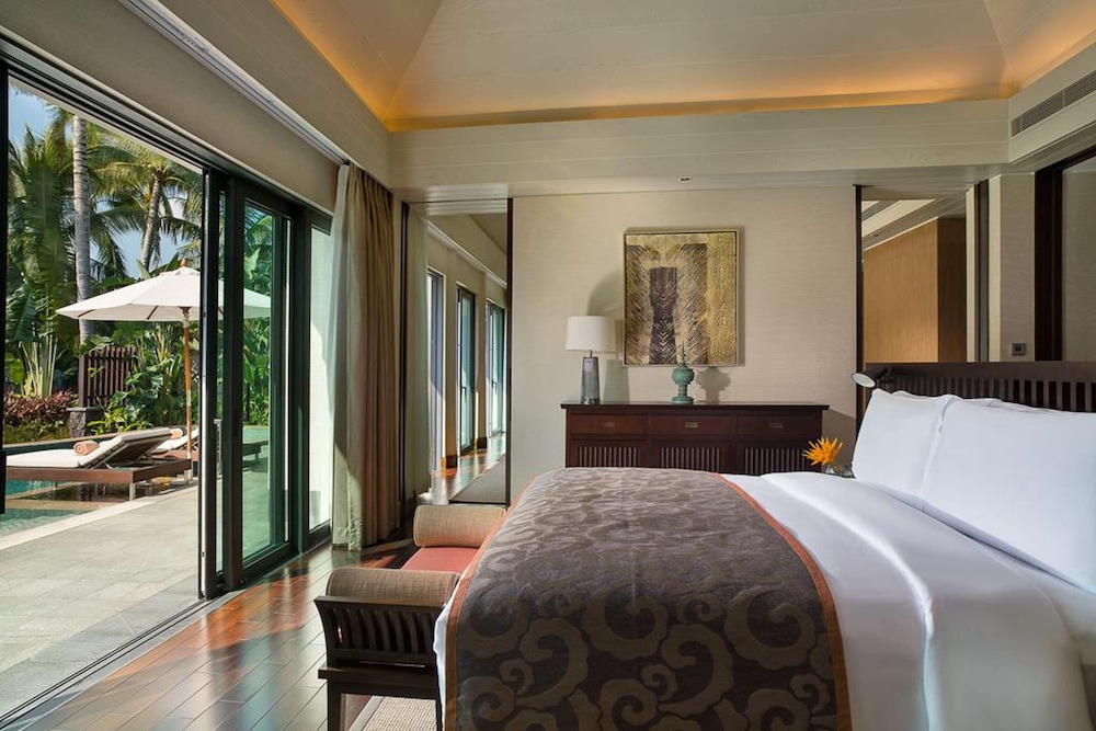 Raffles Hainan 16/71
