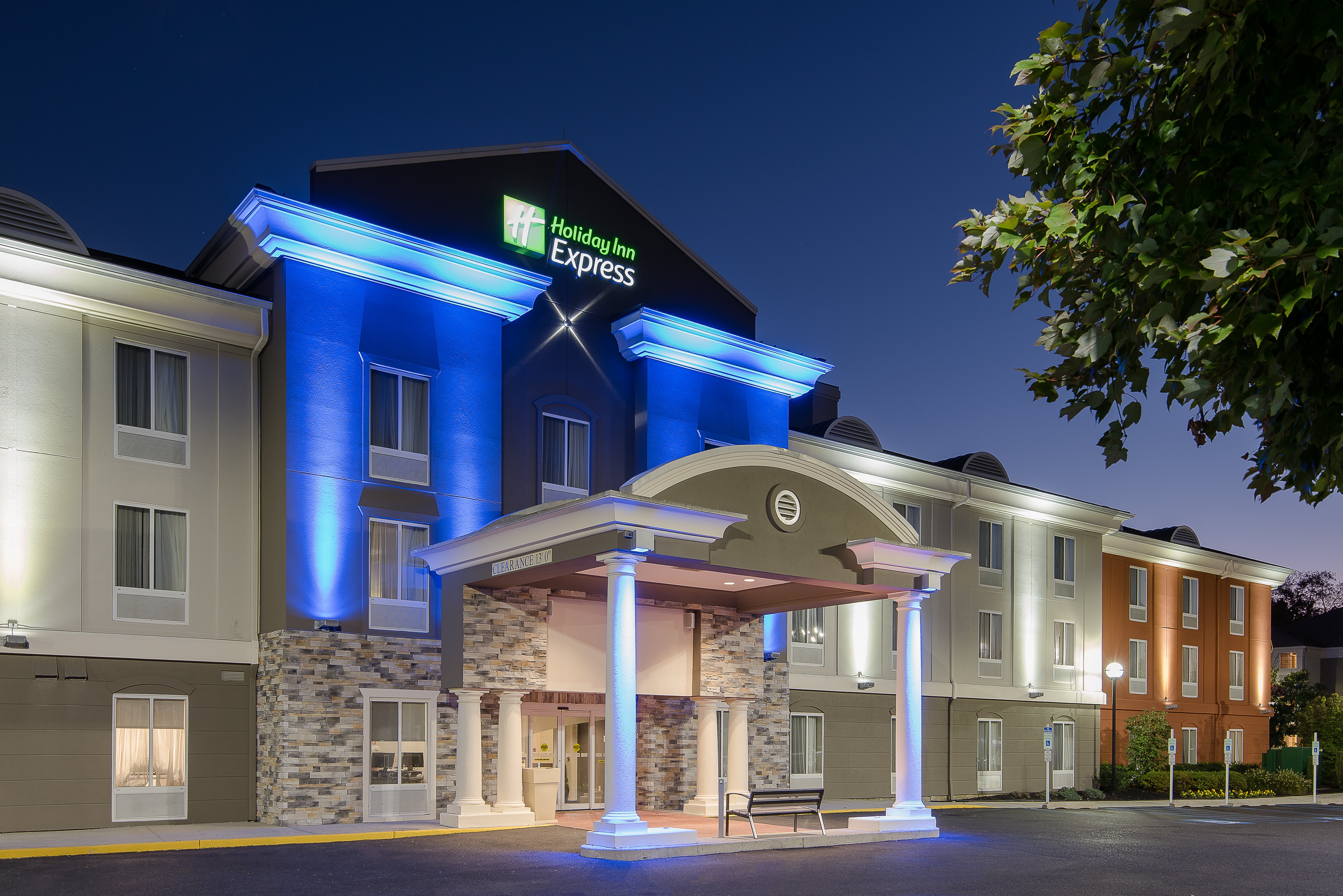 Holiday Inn Express Suites Philadelphia Mt Laurel 3/54