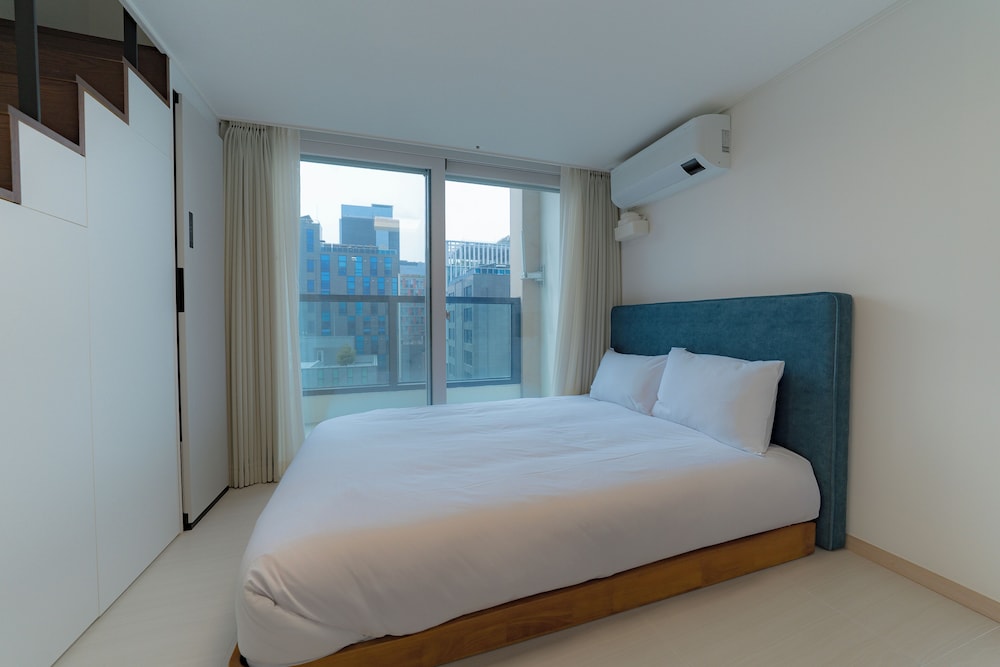Contemporary Suite