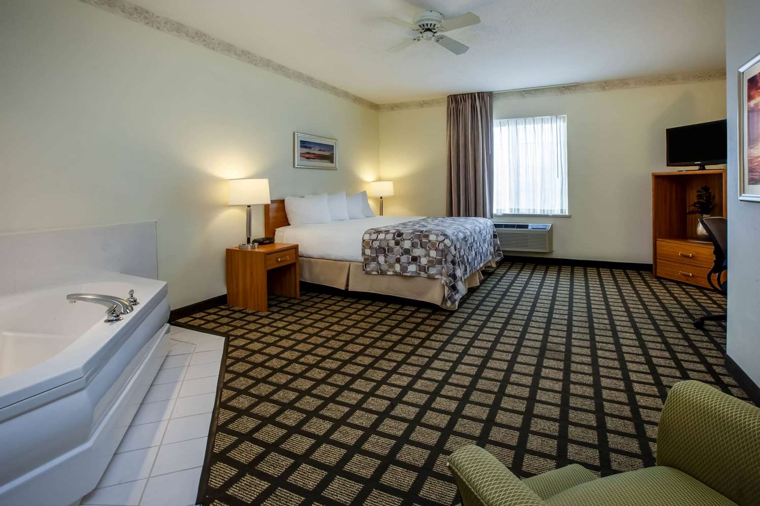 Baymont By Wyndham Mackinaw City 16/34