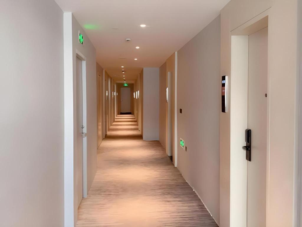GYA Shanghai Long Distance Passenger Terminal Hotel 29/49