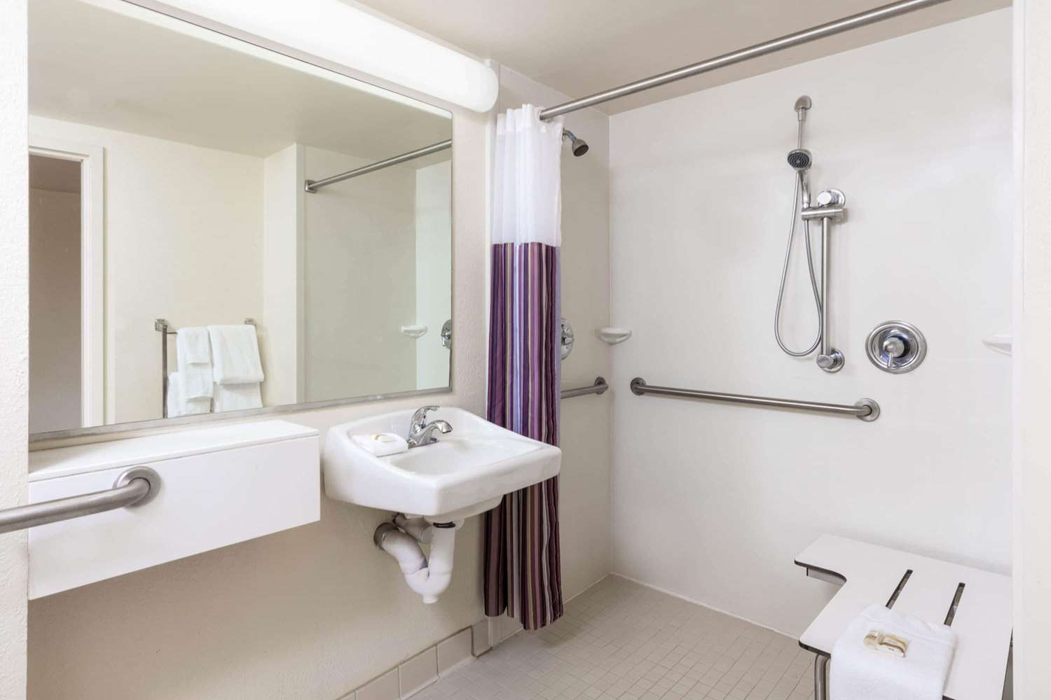 La Quinta Inn & Suites by Wyndham Garden City 42/42