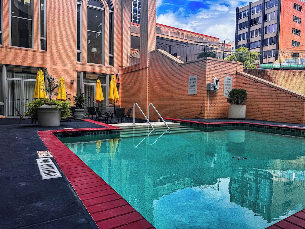 Clayton Plaza Hotel 61/65