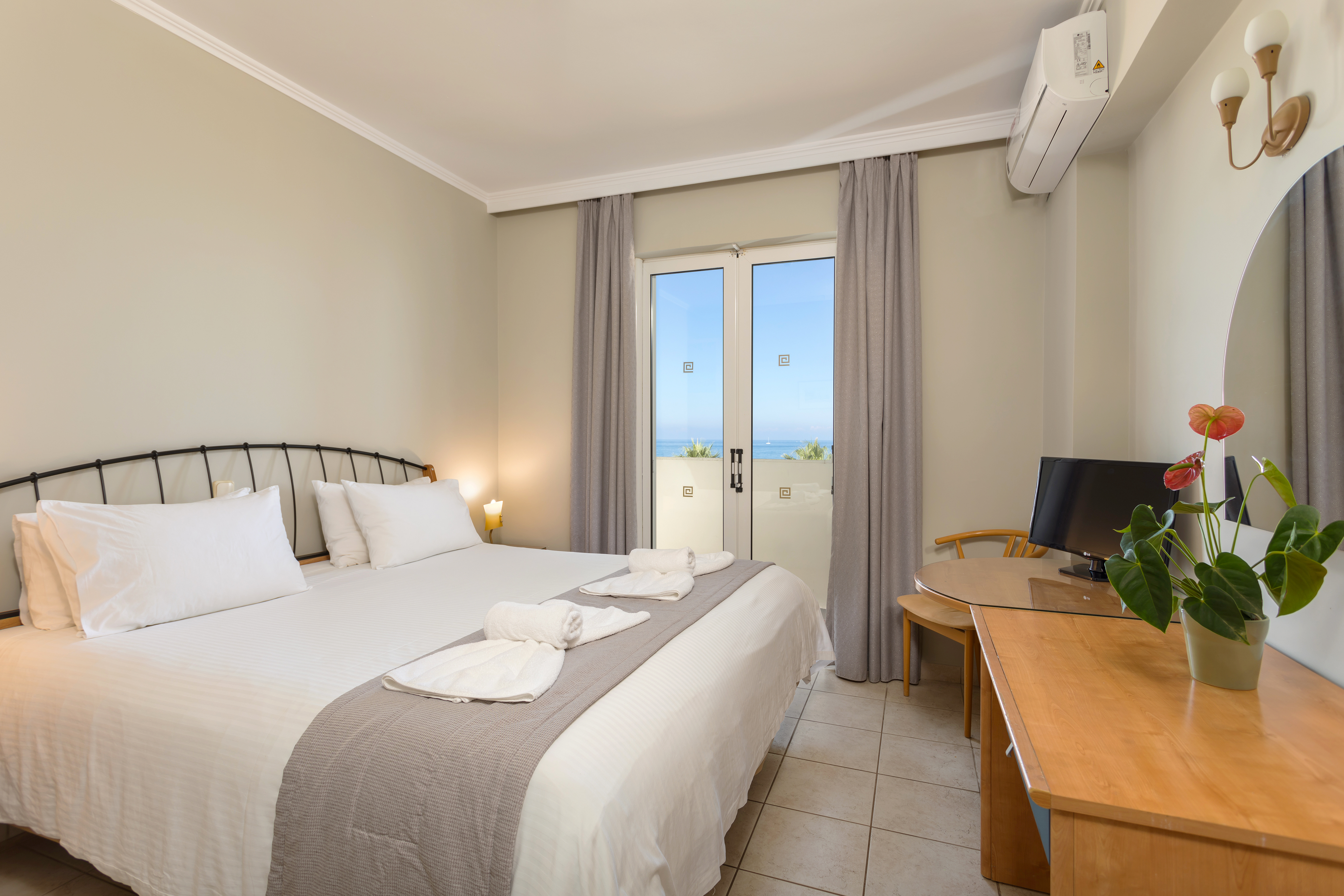 2 Bedrooms, Apartment, Pool and Sea View