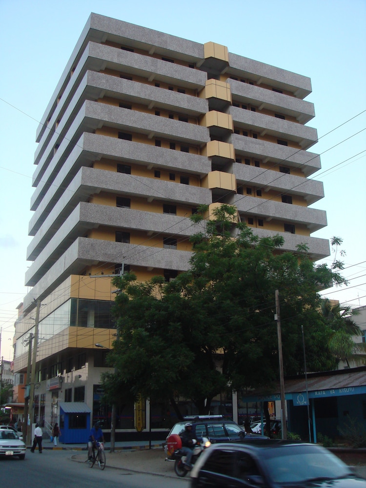 Urban Rose Hotel and Apartment 63/64