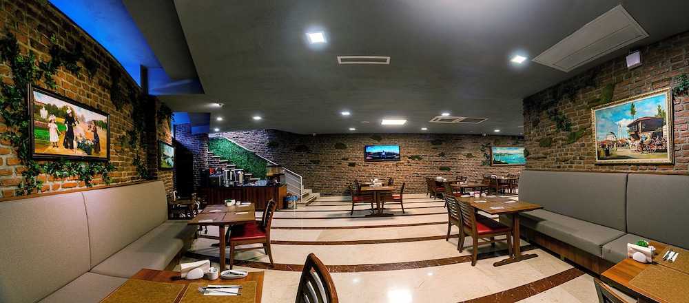 Aprilis Hotel 32/50