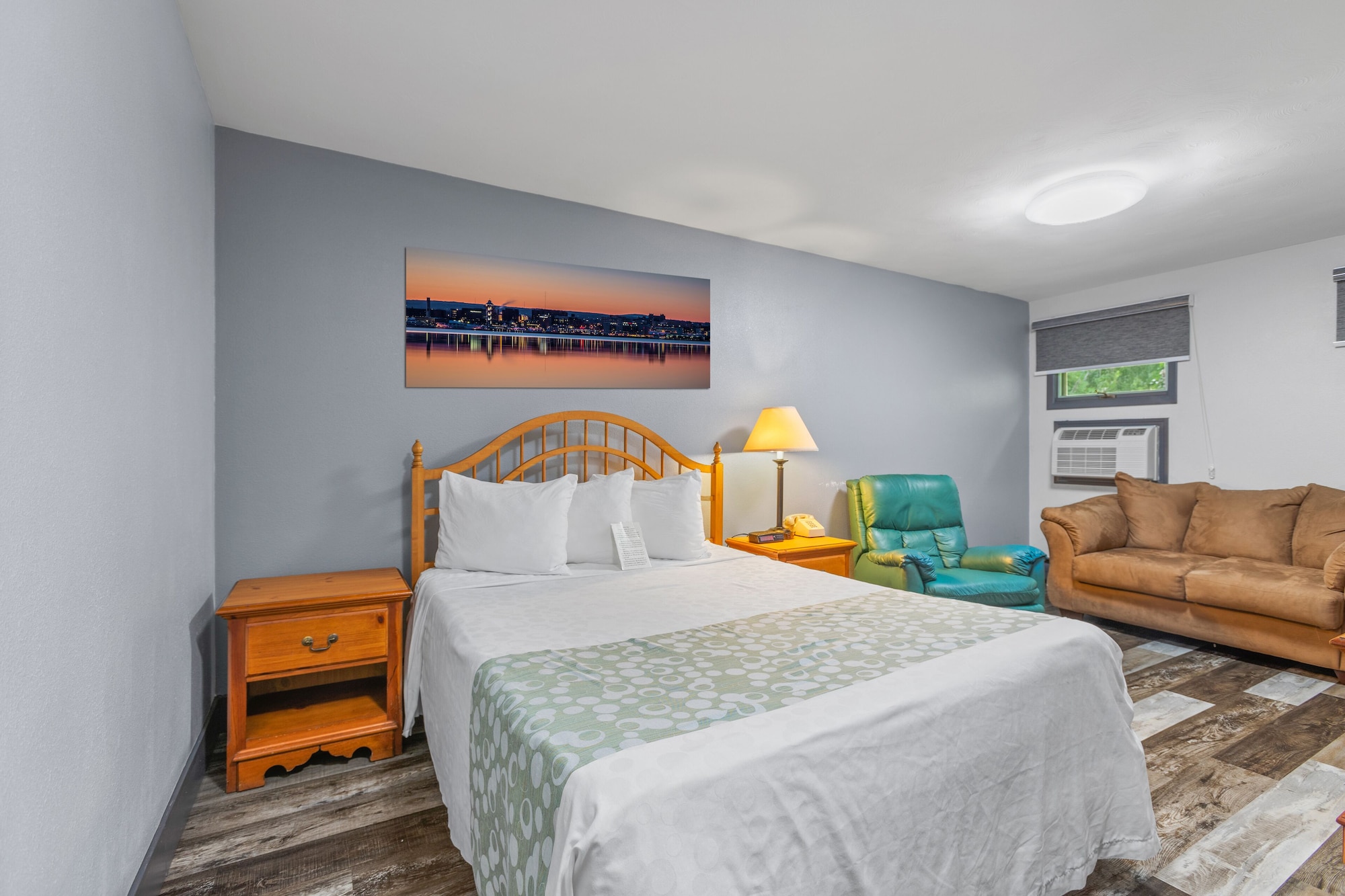 Deluxe, Queen Bed