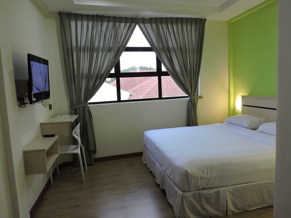 Merlin Hotel 12/38