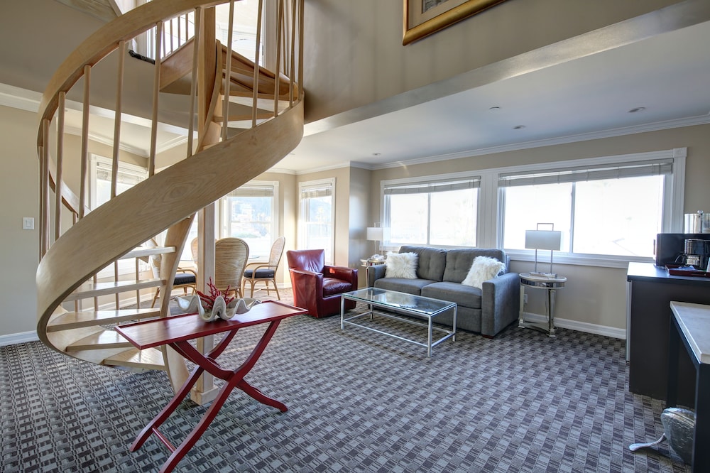 Glenmore Plaza Hotel 37/59