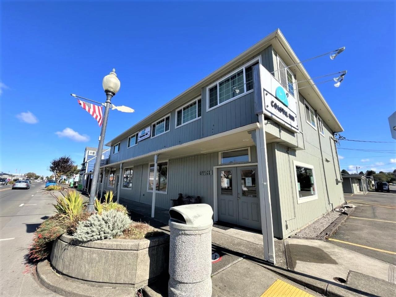 Coastal Inn & Suites 5/50