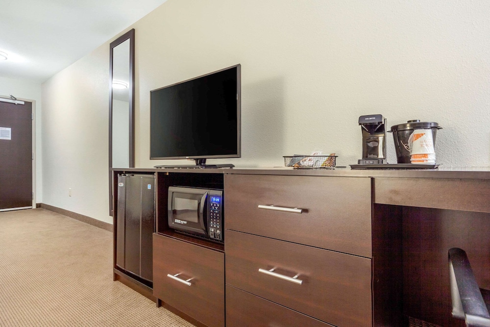 Sleep Inn & Suites Lincoln University Area 38/42