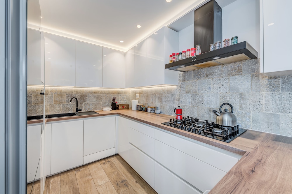 Bells & Whistles, Comfortable Condo 30/30