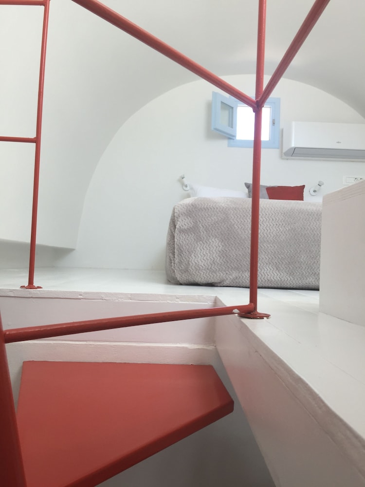 Sol Mate Suites 25/27