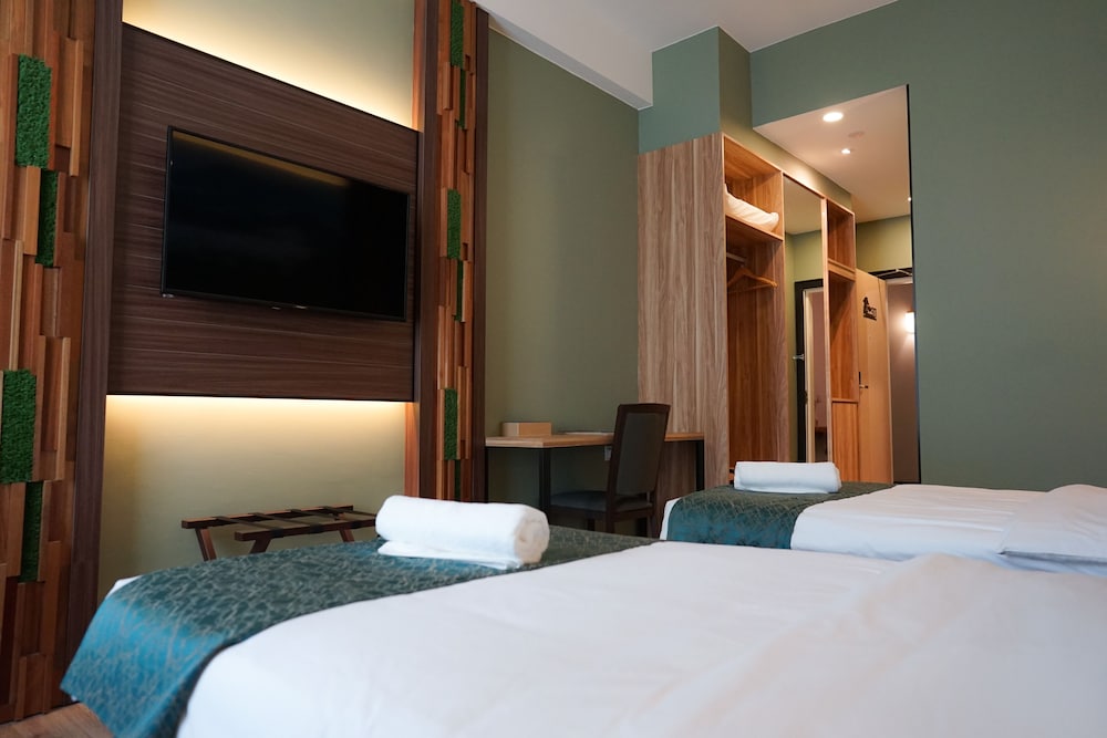 Hotel 17 32/65