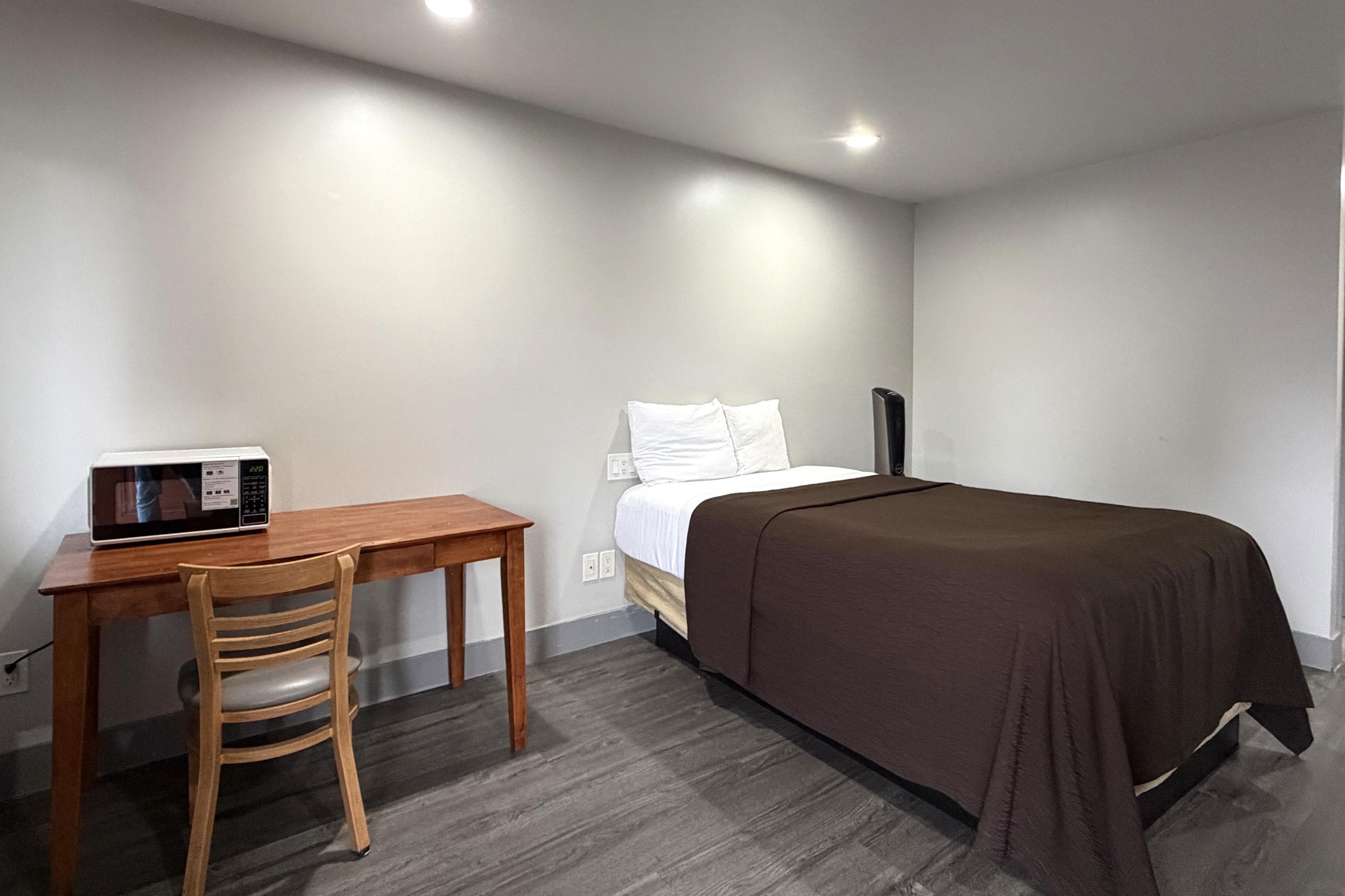 6 Rivers Motel 24/56