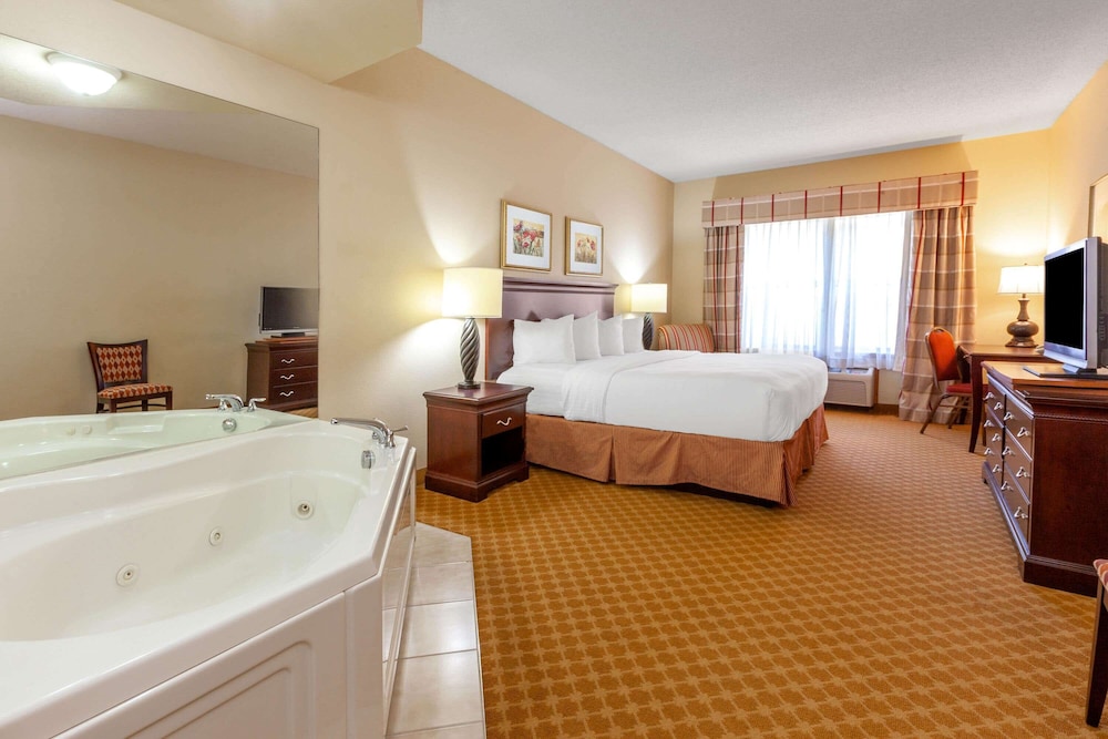 AmericInn by Wyndham Iron Mountain 11/51