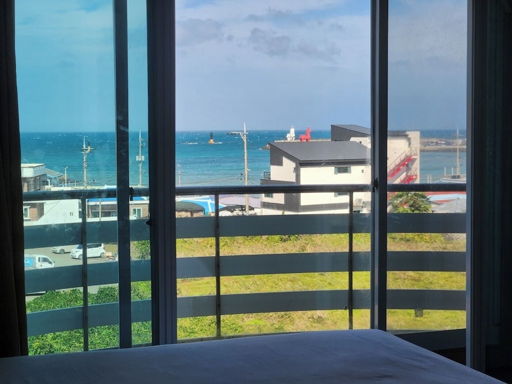 Jeju Ocean Family Hotel 70/75