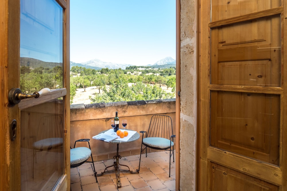 Finca Hotel Can Estades 35/63