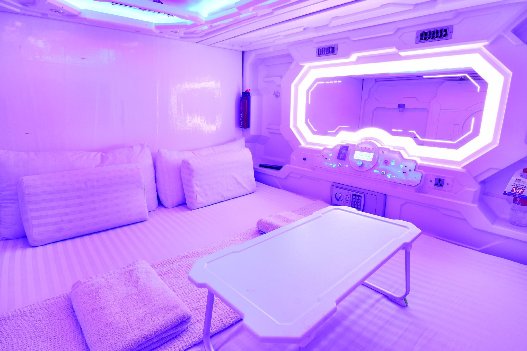 Capsule, Male Dorm
