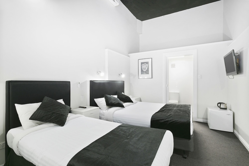 Airport Hotel Sydney 9/40