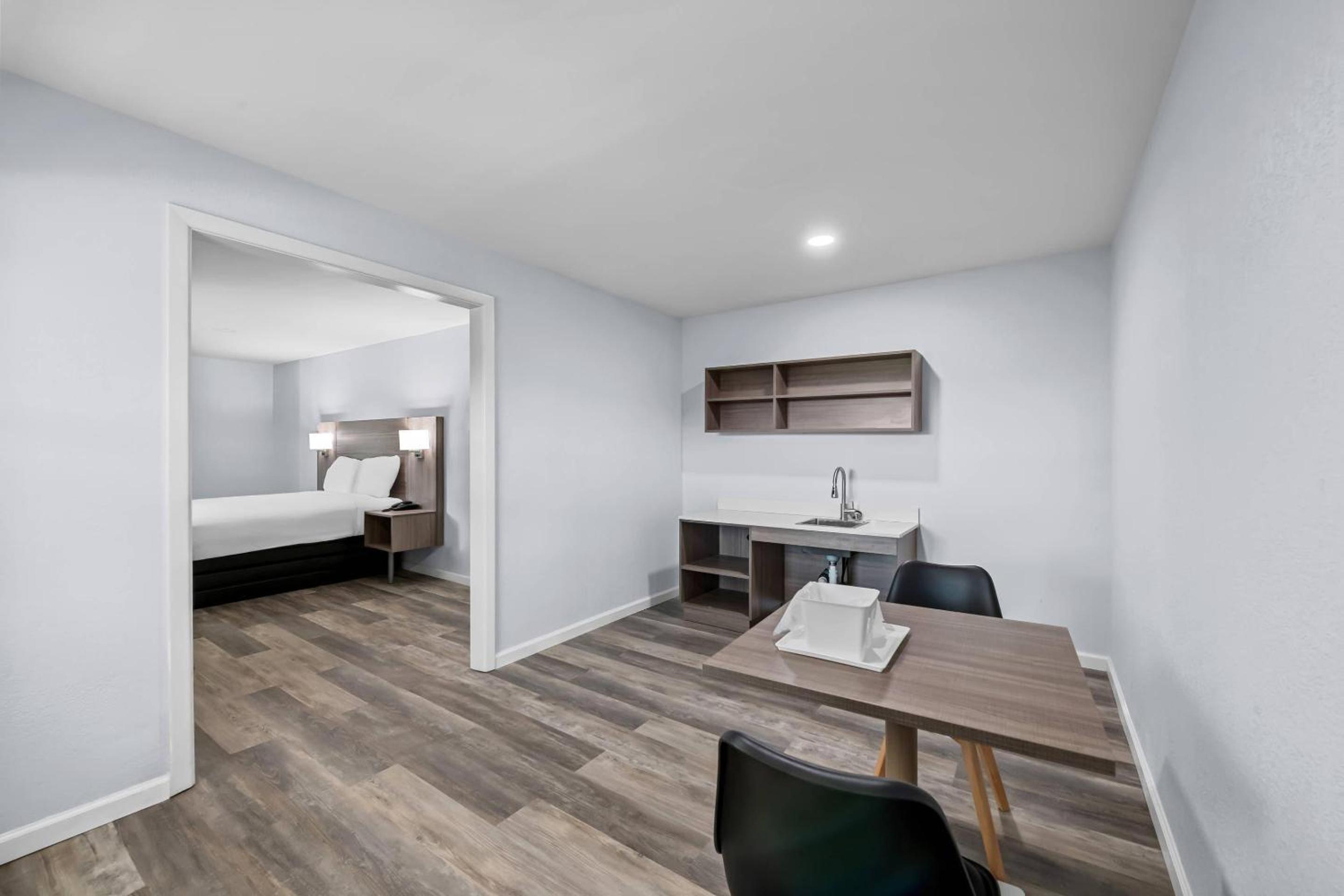 Suburban Studios Newport News - Hampton 29/49