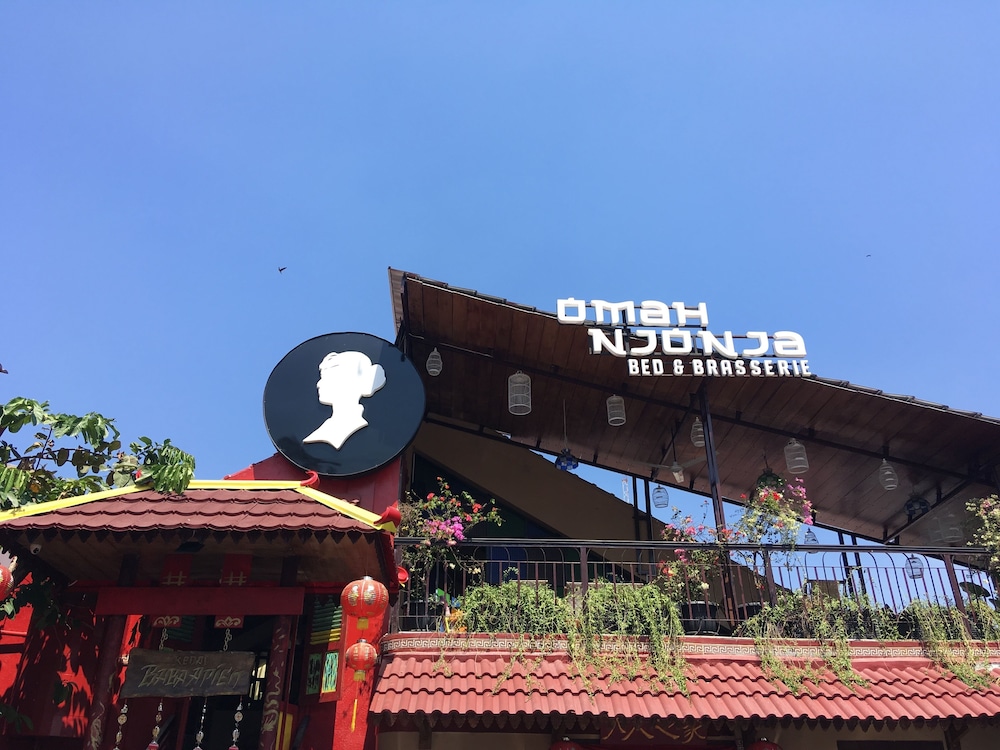 Omah Njonja Bed & Brasserie 39/63