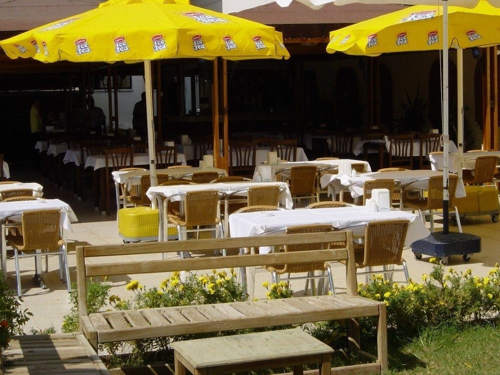 Miranda Moral Beach Hotel 10/61