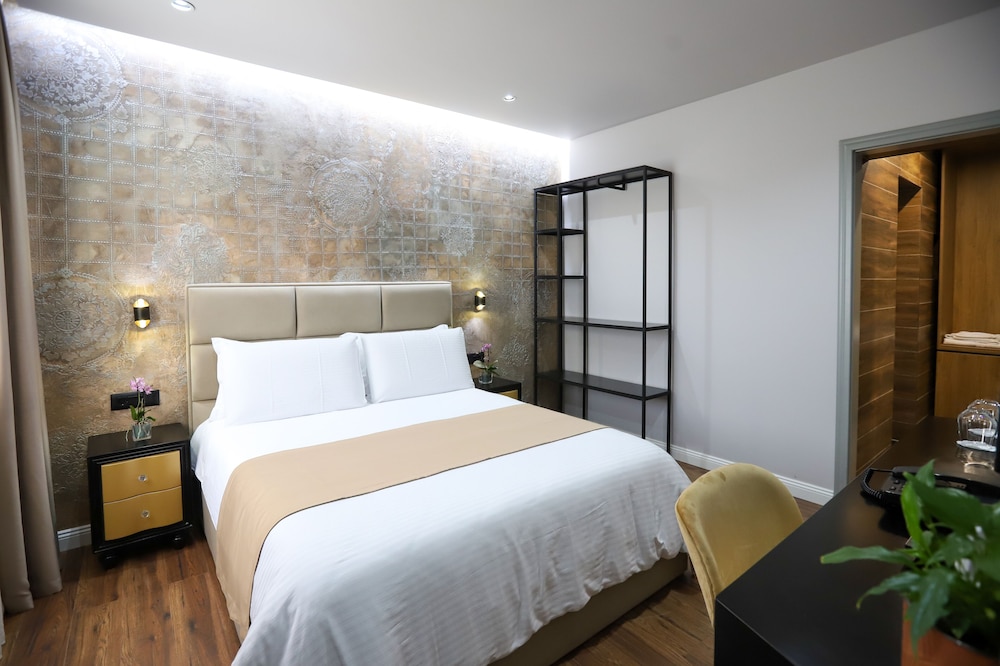 Imperator Hotel 35/62