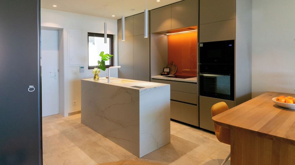 Leiro Residences 2/50