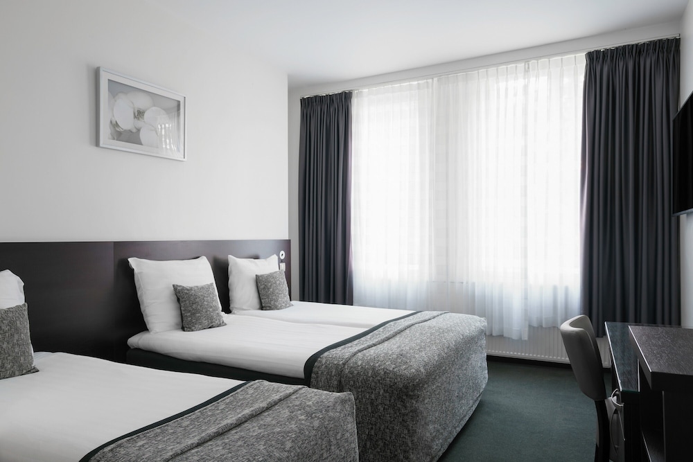 ROOM, TRIPLE