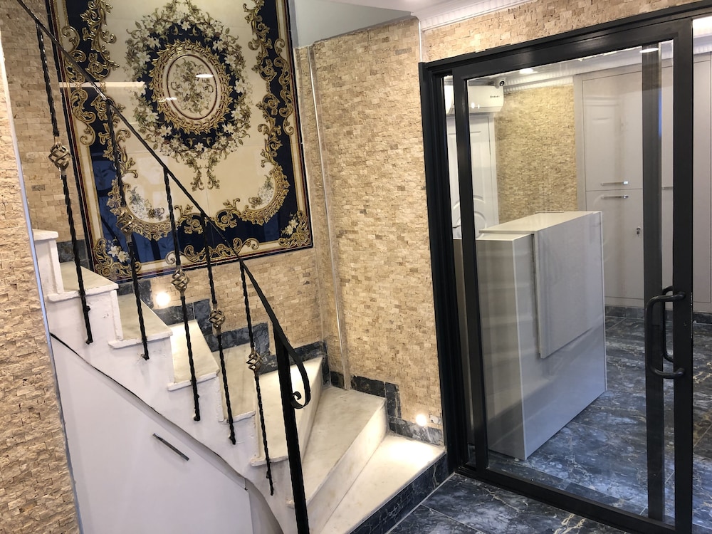 Hotel Emir 33/50