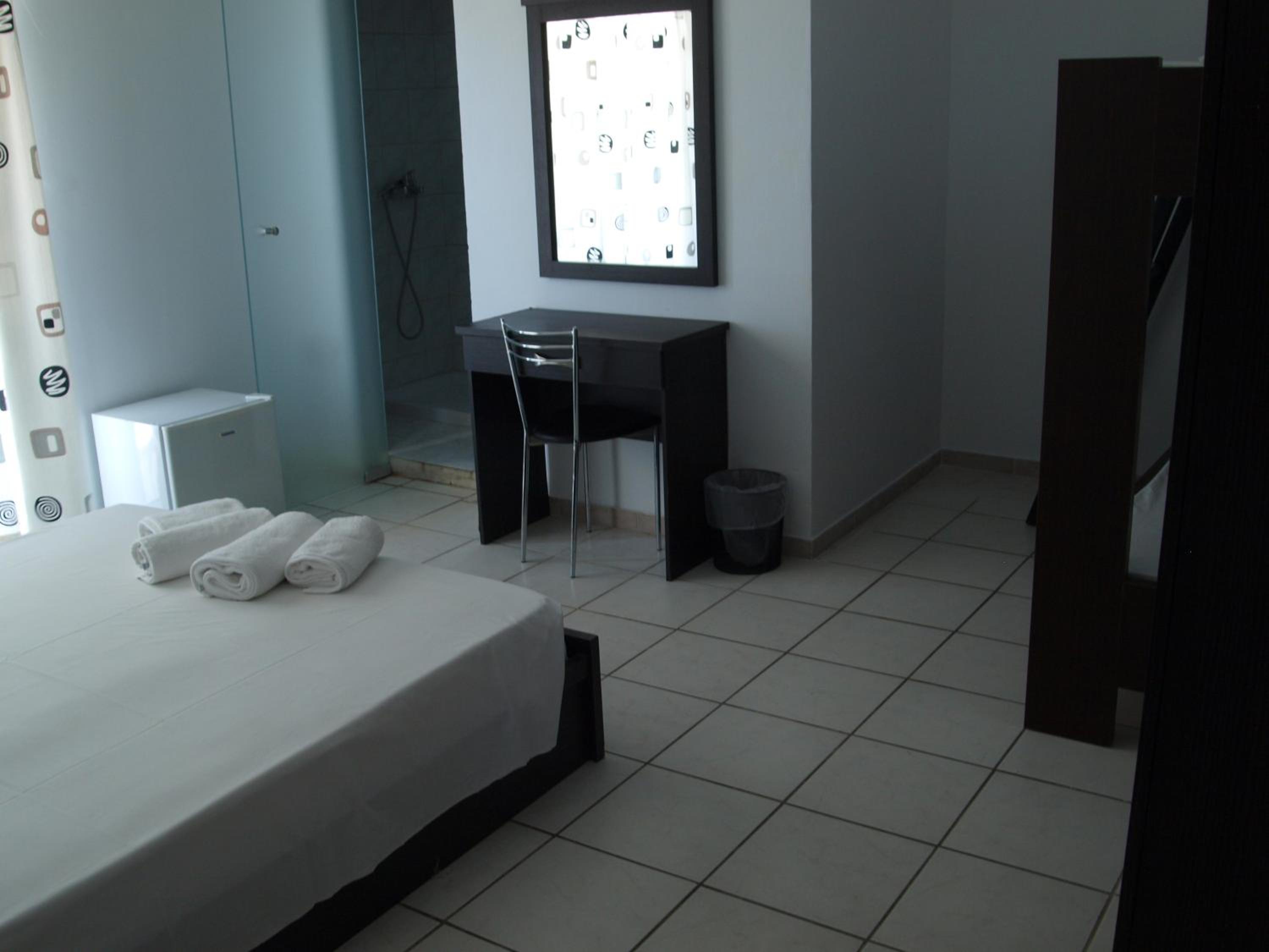 CARINA HOTEL 13/34