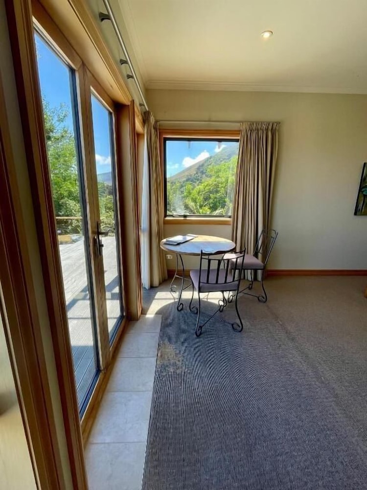 Parautane Lodge 22/50