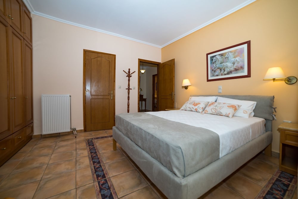 Andreolas Luxury Suites 18/72