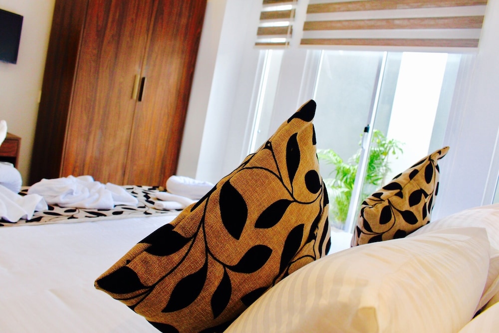 8 Plus Motels 35/70