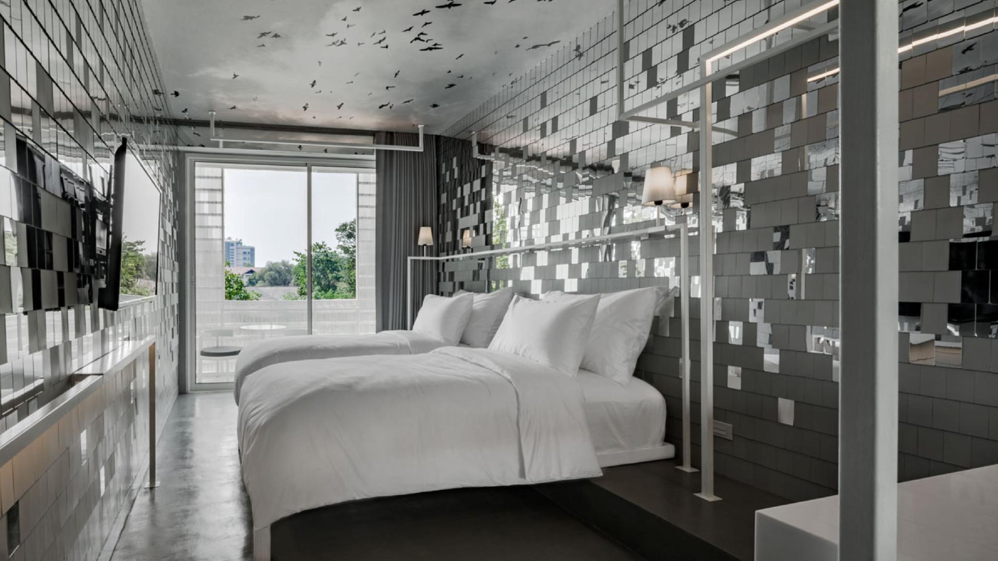 Deluxe, Twin Beds, River View