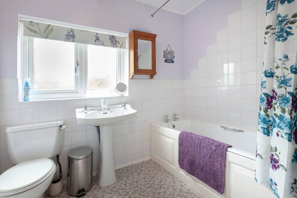 Ceilidh Cottage 45/48