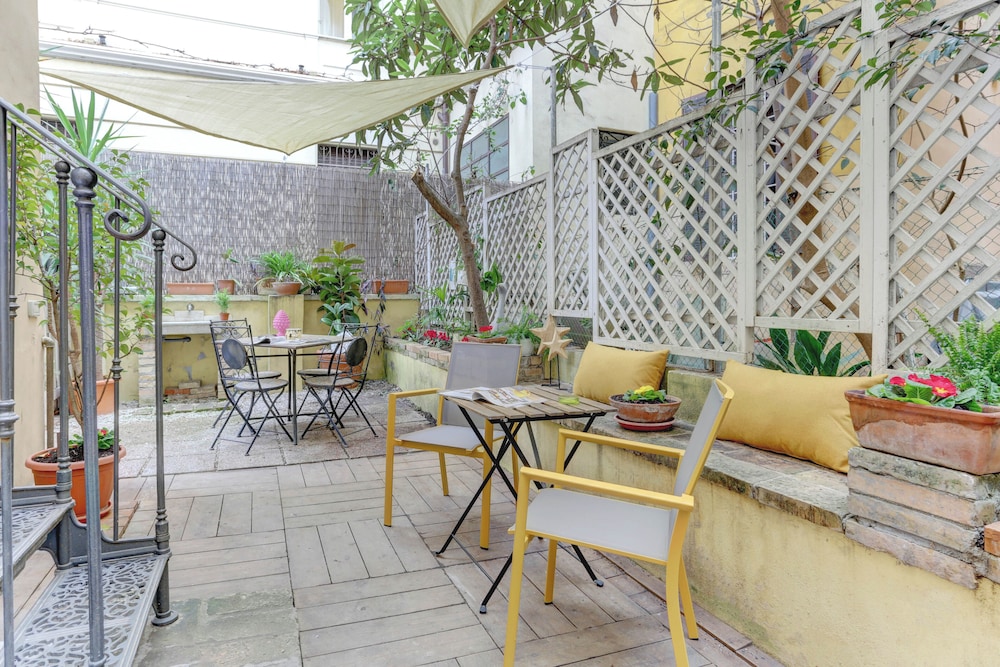 Santi Quattro Apartment & Rooms - Colosseo 25/49