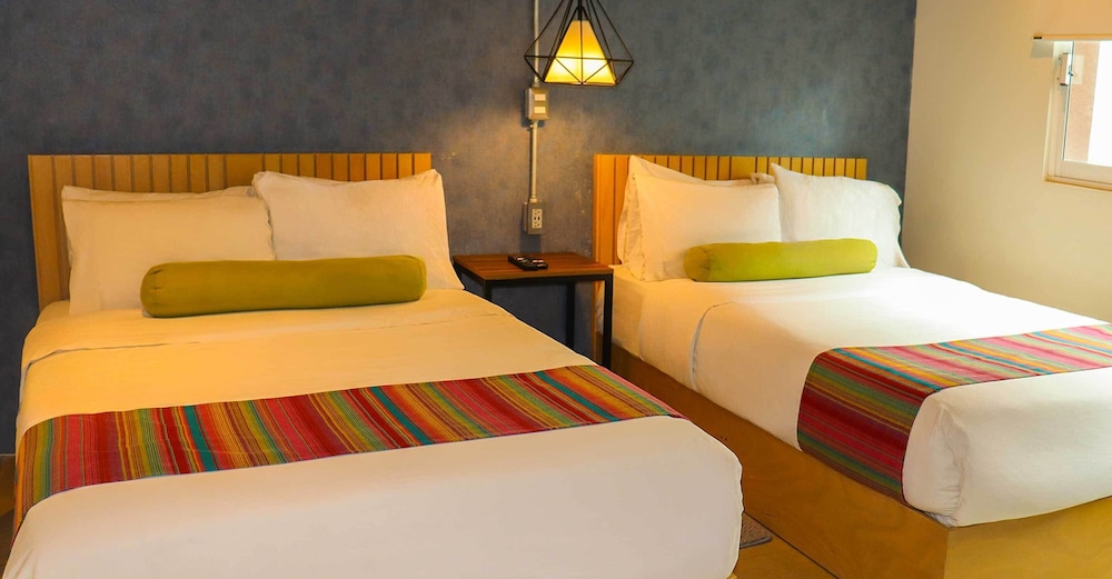 ROOM, 2 DOUBLE BEDS