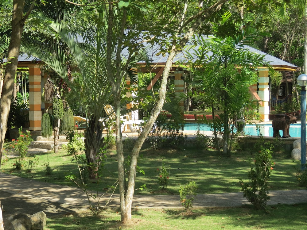 Alonaland Resort Apartelle 42/50