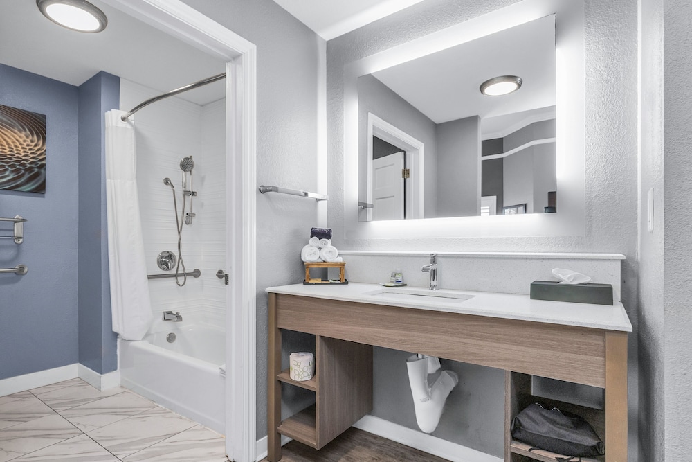 Inn At Rockaway 50/50