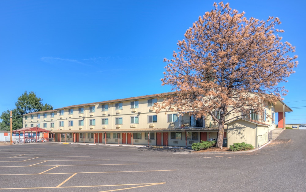 Redmond Inn 2/47