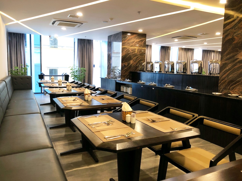 Majestic Premium Hotel 62/70