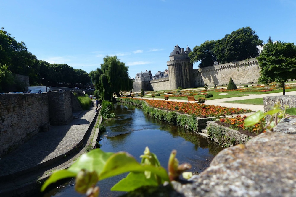 Kyriad Prestige Vannes Centre Palais Des Arts 64/66