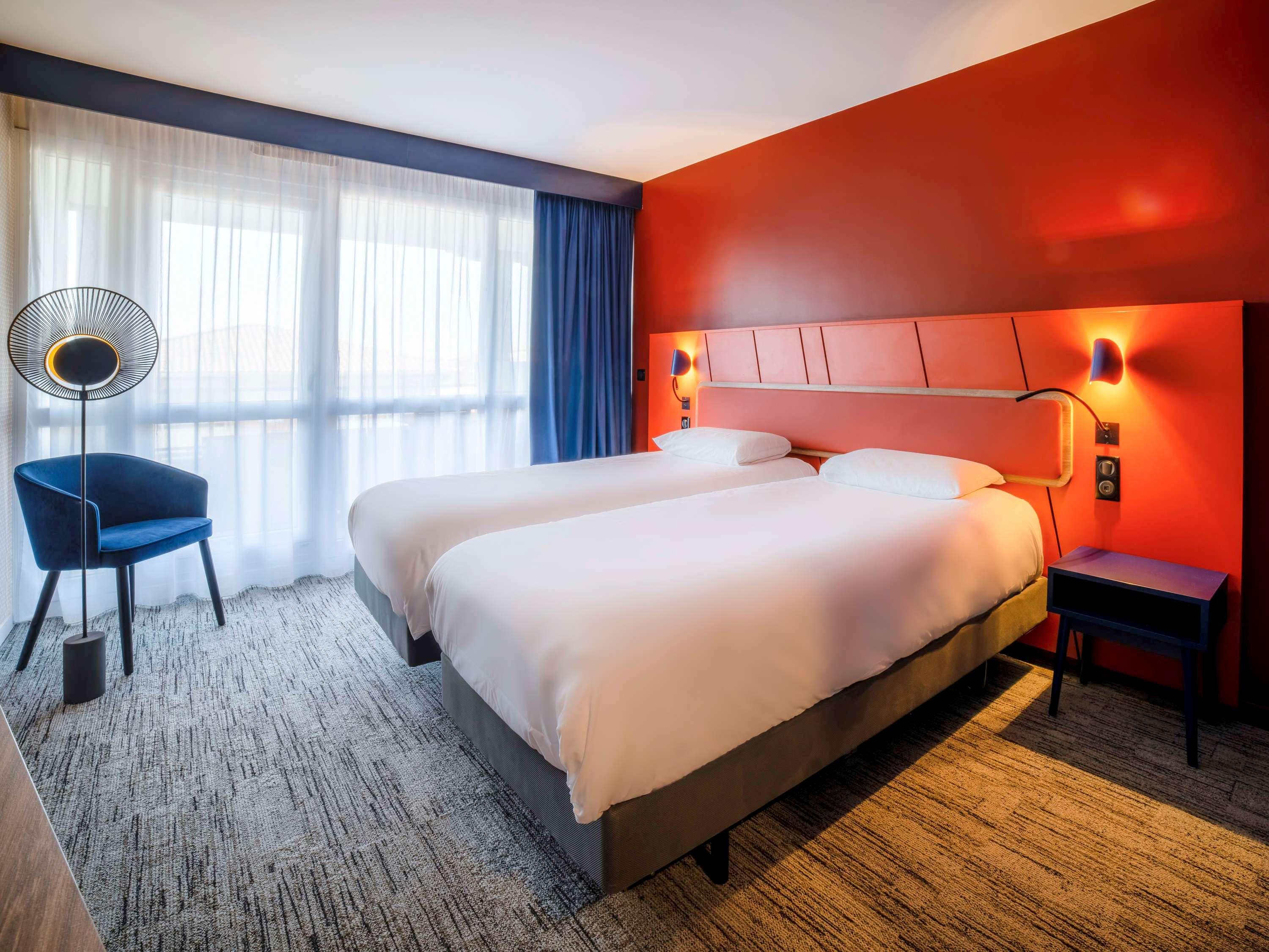 City, Classic, Twin Beds