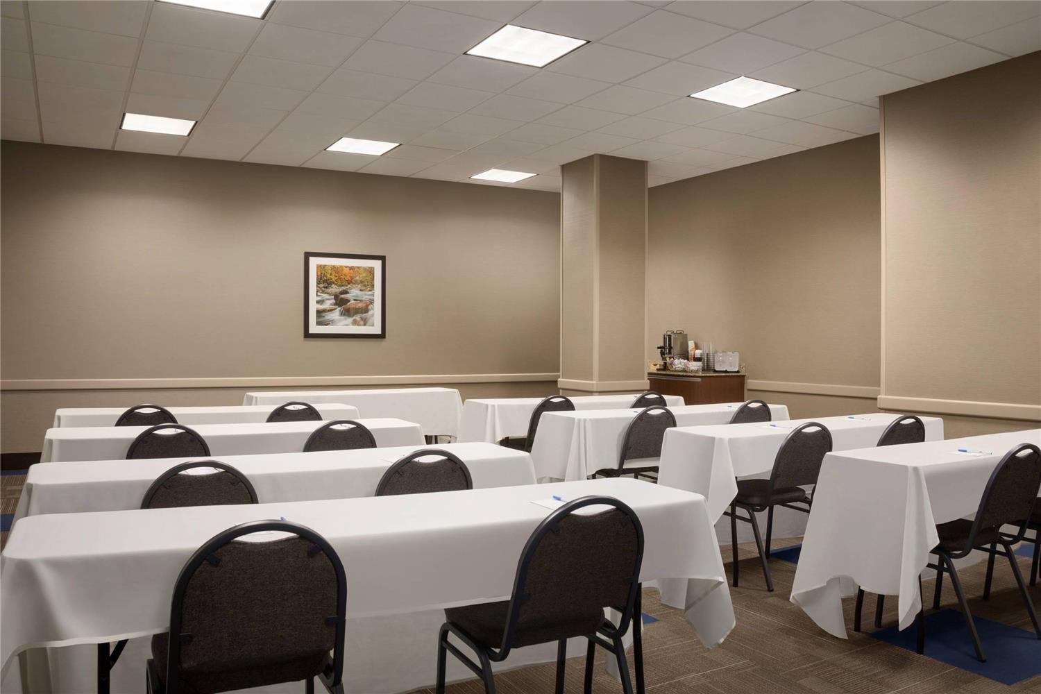 Comfort Inn and Suites Presidential 27/33